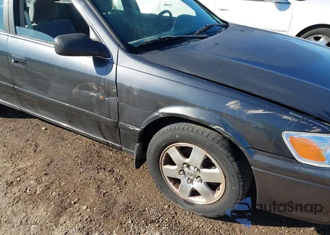 2001 Toyota Camry Le z USA, uszkodzony, nr VIN JT2BG22KX10539380